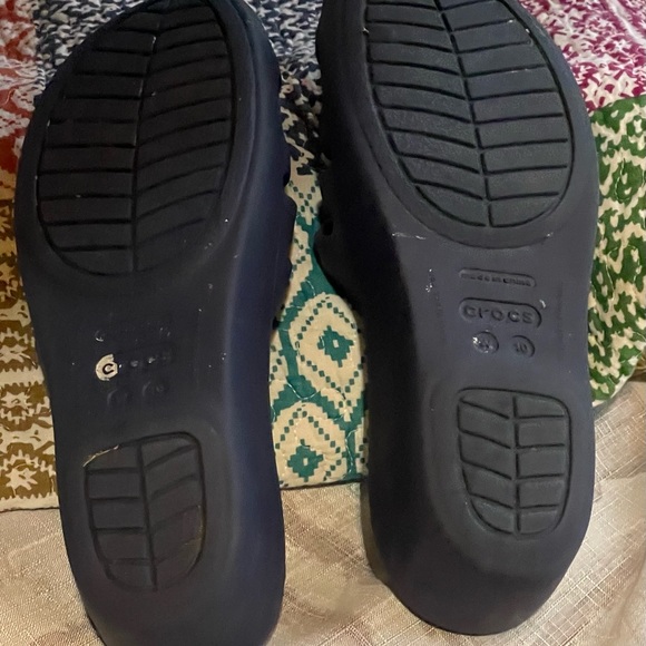 Crocs dark blue Sandals! Wedges! Size 10.pre owned. Great condition! - Picture 3 of 9